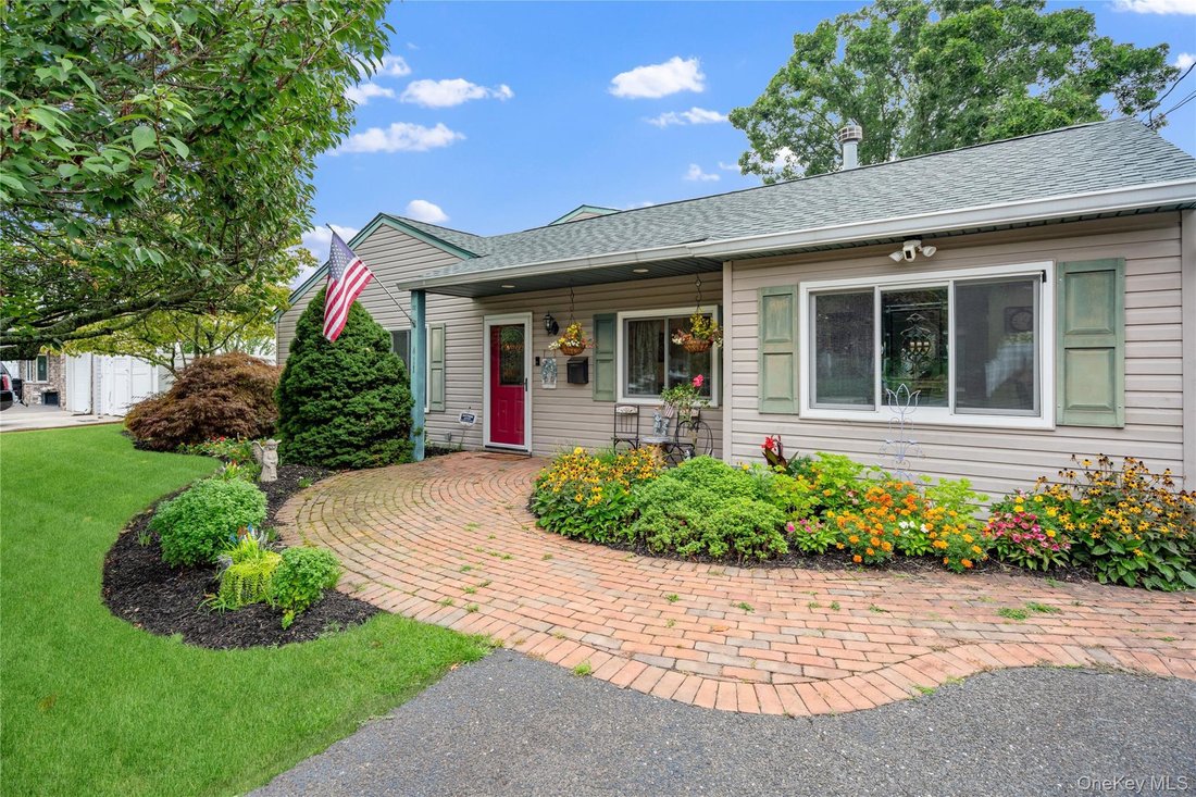 House in Bohemia, New York, United States 1 - 18698952