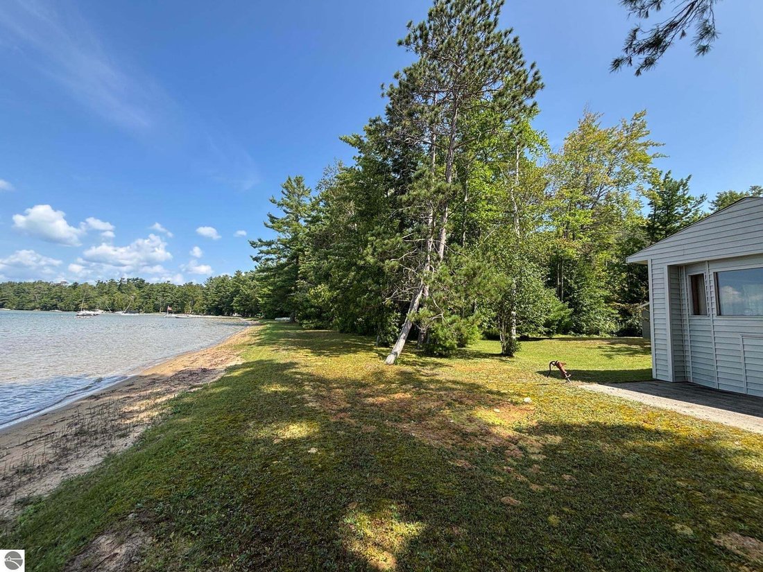 House in Elk Rapids, Michigan, United States 2 - 18697473