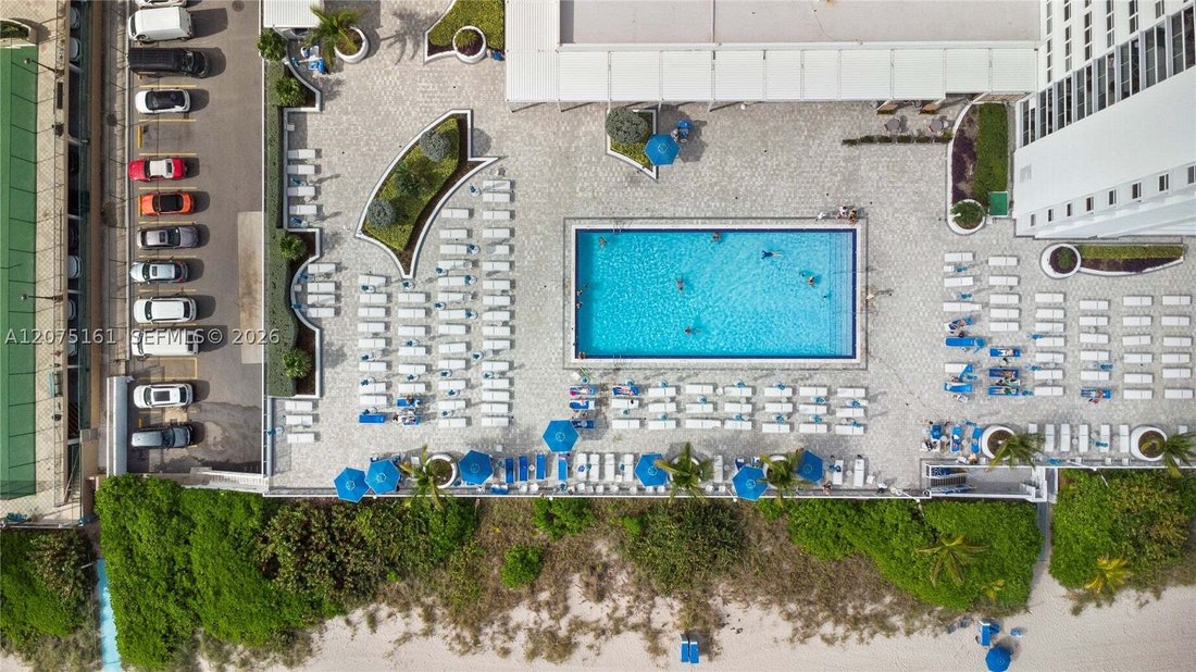 Condo in Hallandale Beach, Florida, United States 2 - 18697329