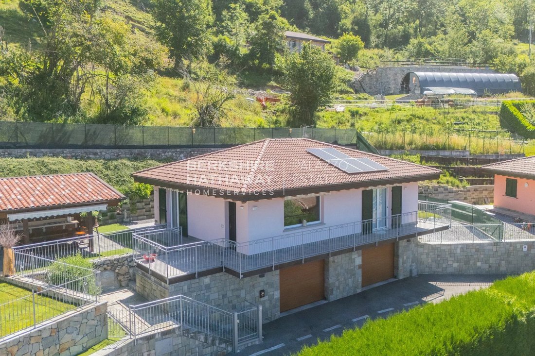 Villa in Blessagno, Lombardy, Italy 1 - 18696318