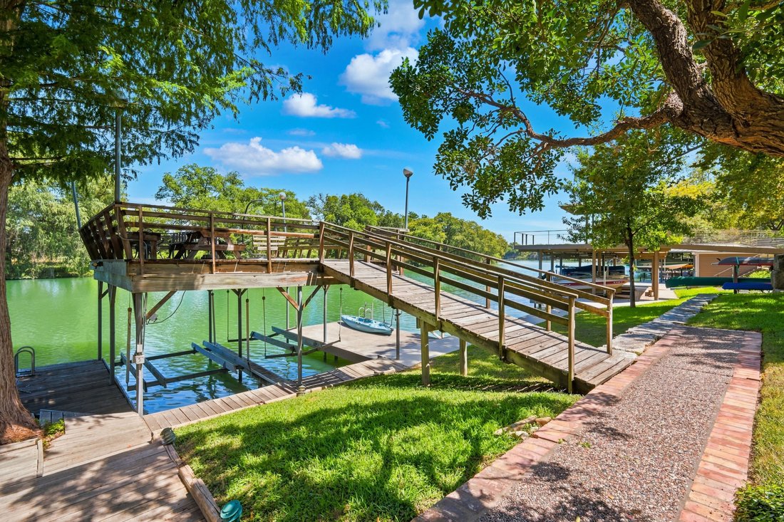House in New Braunfels, Texas, United States 2 - 18696364