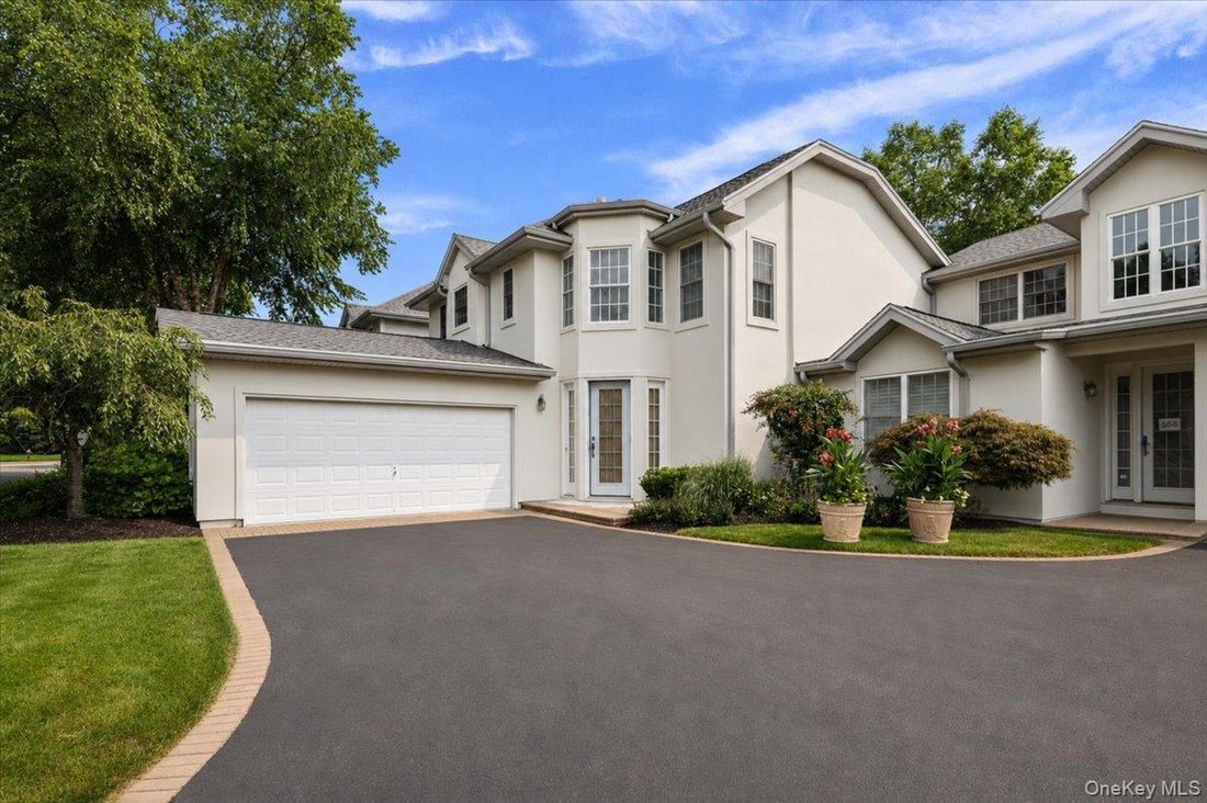 Condo in Melville, New York, United States 1 - 18697243