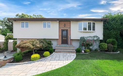 House in Coram, New York, United States 1