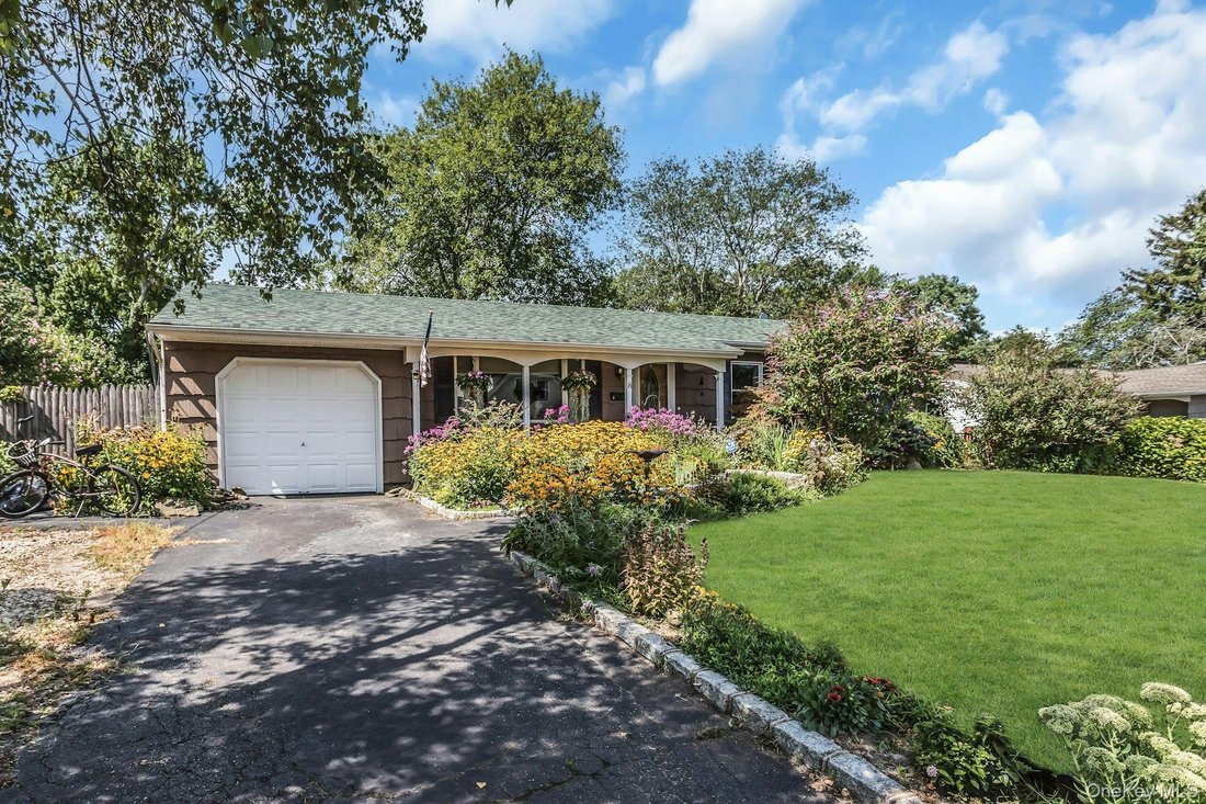 House in Yaphank, New York, United States 1 - 18698962