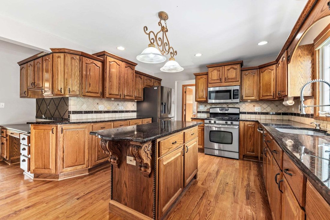 House in Bolingbrook, Illinois, United States 3 - 18697706