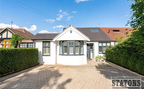 Bungalow in Barnet, England 1