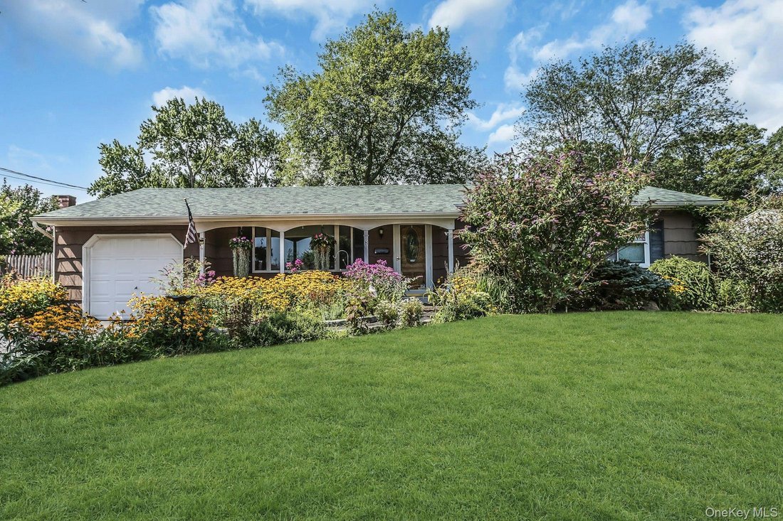 House in Yaphank, New York, United States 4 - 18698962