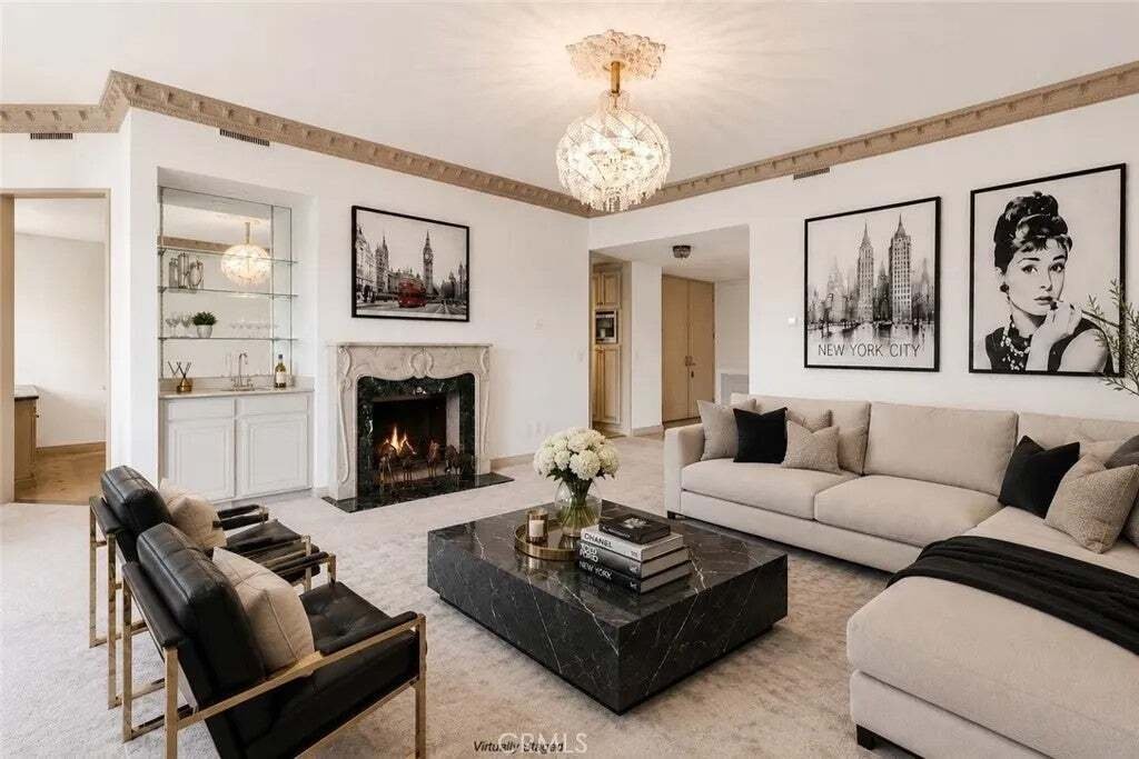 Condo in Los Angeles, California, United States 1 - 18698225