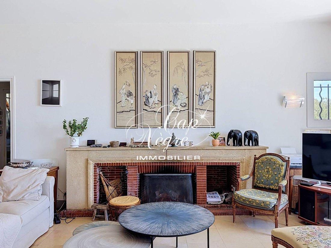 Estate in Le Lavandou, Provence-Alpes-Côte d'Azur, France 4 - 18659743