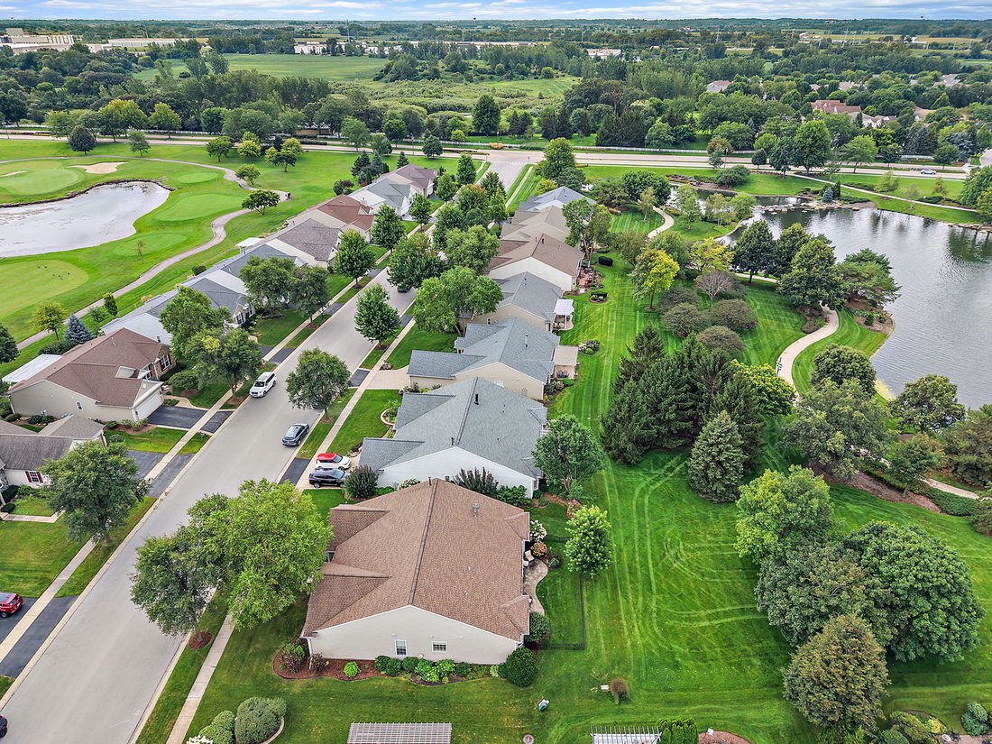 House in Huntley, Illinois, United States 3 - 18697790