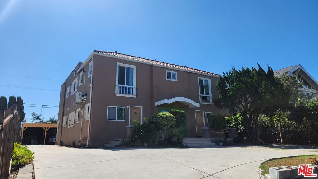 Los Angeles, California, United States 1 - 18697064