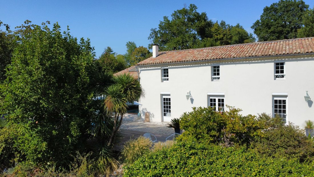 Villa in Yvrac, Nouvelle-Aquitaine, France 2 - 18699420