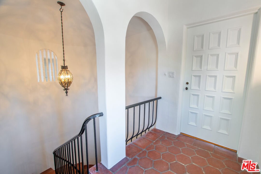 Los Angeles, California, United States 5 - 18698980