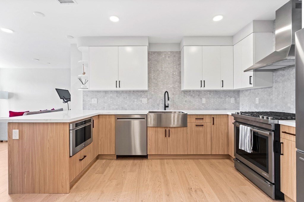 Condo in Boston, Massachusetts, United States 1 - 18698911