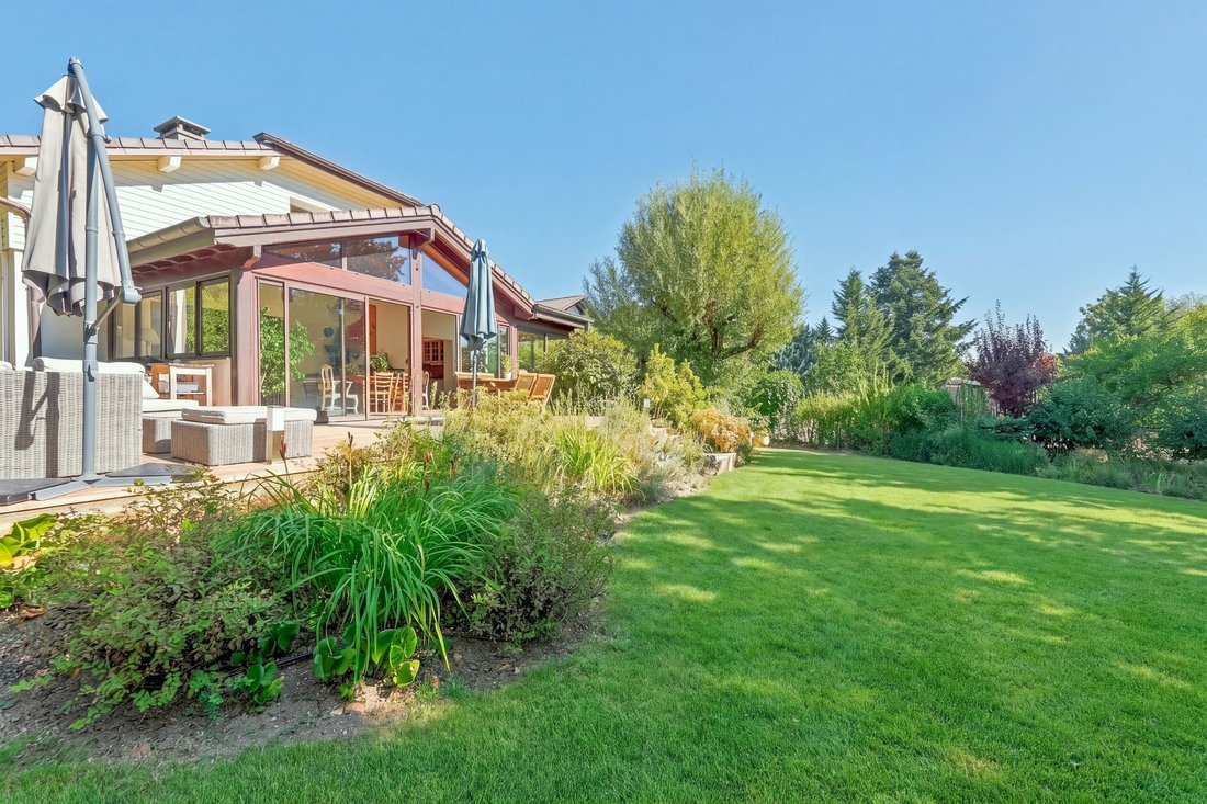 House in Divonne-les-Bains, Auvergne-Rhône-Alpes, France 1 - 18696631