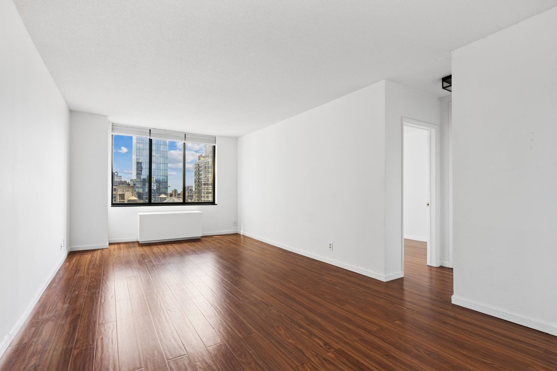New York, New York, United States 1 - 18698880