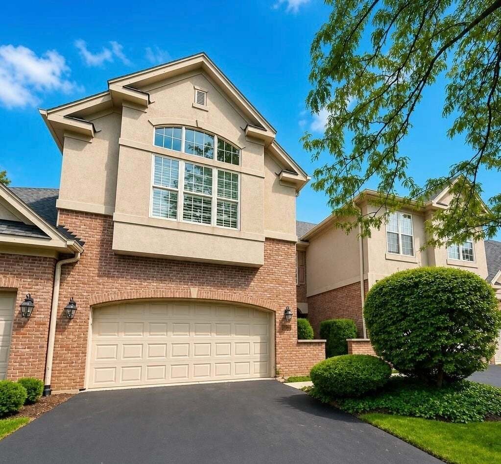 Townhouse in Darien, Illinois, United States 1 - 18697698