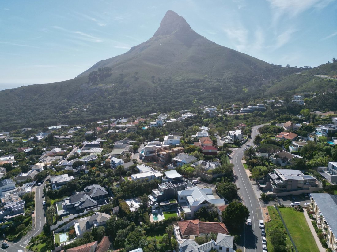 House in Camps Bay, Cape Town, South Africa 4 - 18699103