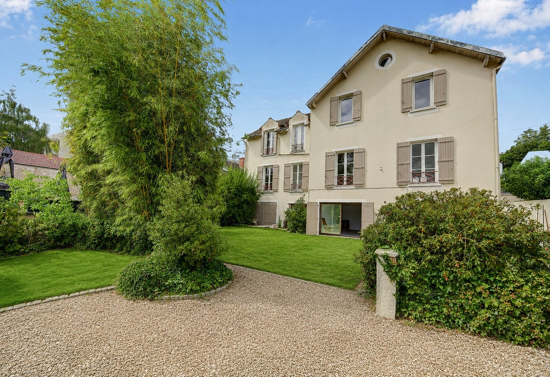 Villa in Ouest, Avon, France 2 - 18699429