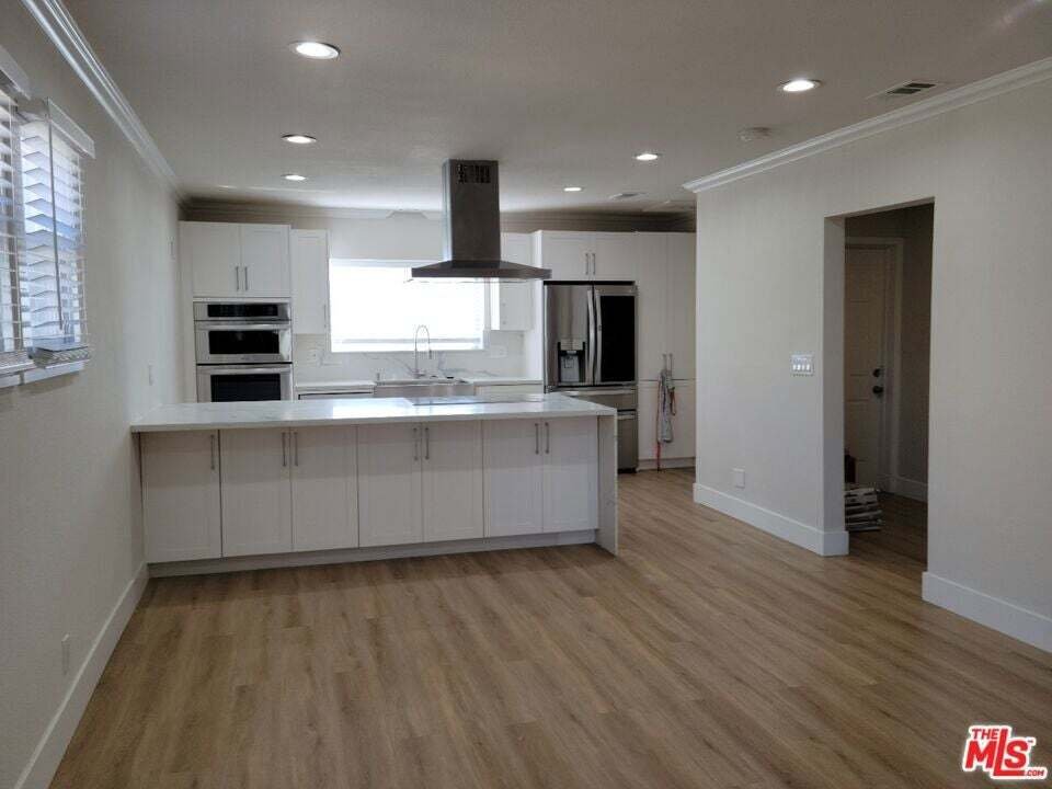 Los Angeles, California, United States 5 - 18697064