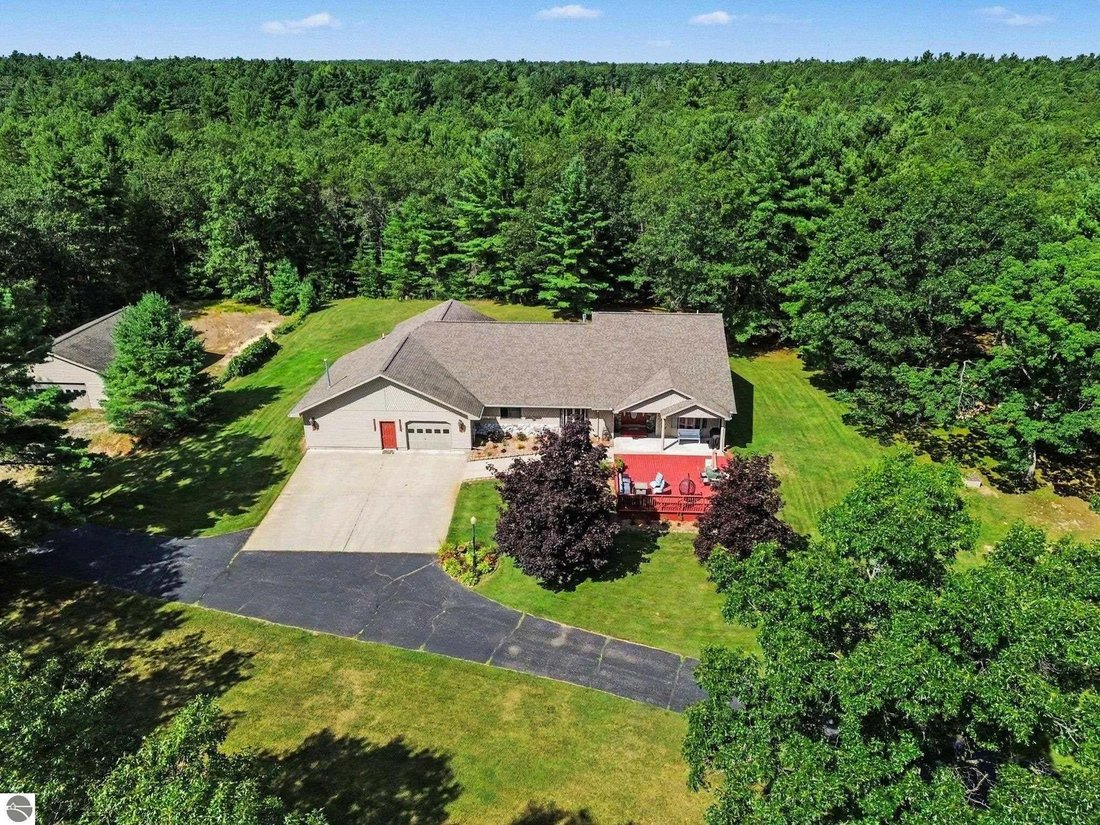 Maison à Oscoda, Michigan, États-Unis 1 - 18697477