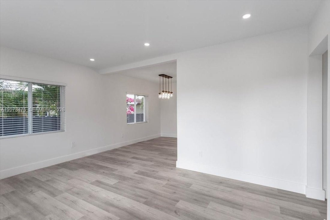 House in Hialeah, Florida, United States 5 - 18698924