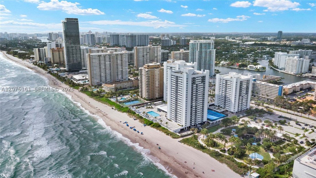 Condo in Hallandale Beach, Florida, United States 1 - 18697329