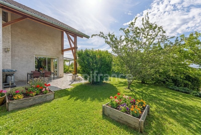 Haus in Saint-Jean-de-Gonville, Auvergne-Rhone-Alpen, Frankreich 1 - 18699236