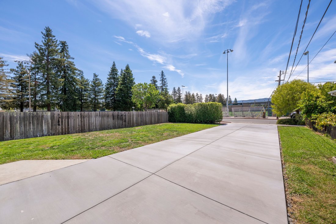 House in Redwood City, California, United States 5 - 18696327