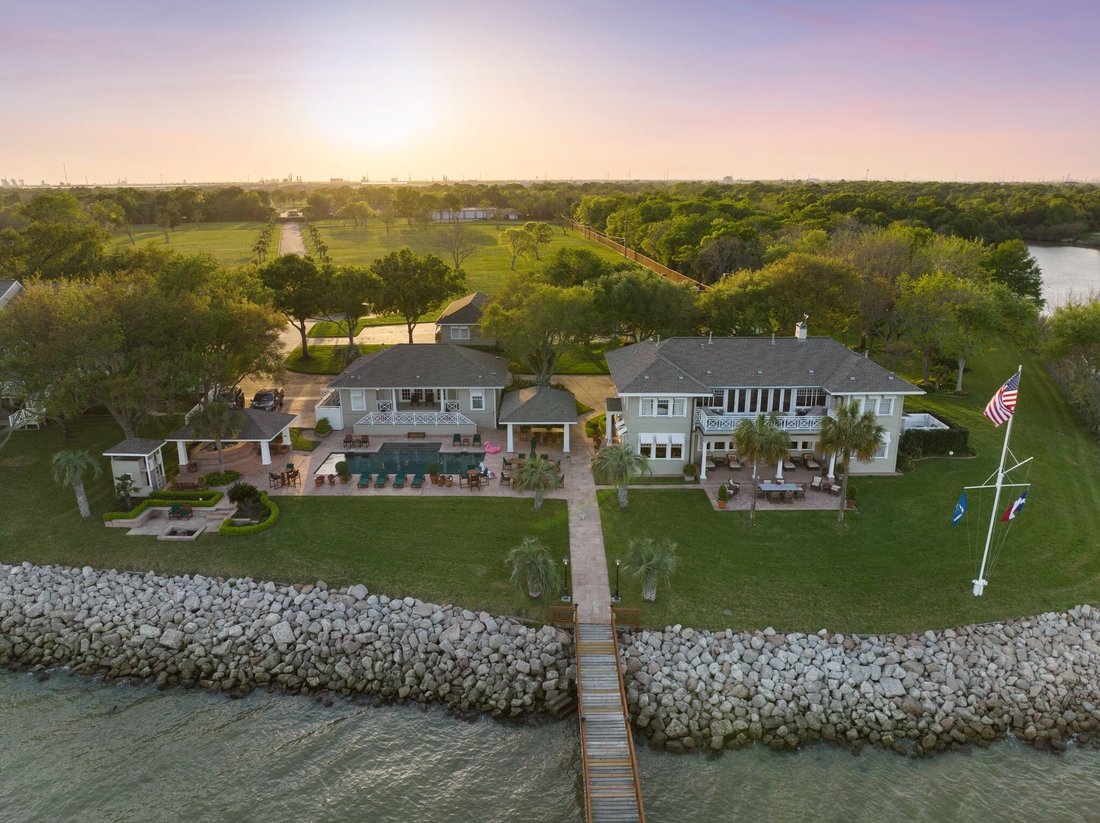 Farm Ranch in La Porte, Texas, United States 3 - 18696611