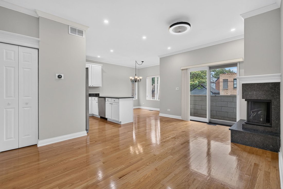 Condo in Chicago, Illinois, United States 3 - 18697681