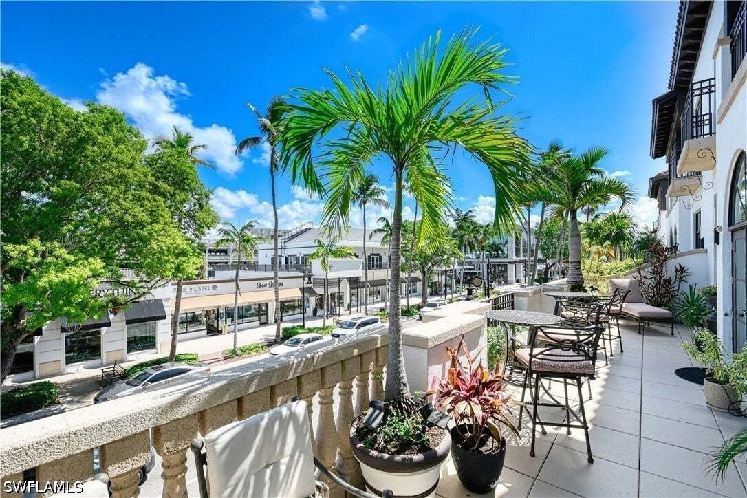 Condo in Naples, Florida, United States 2 - 18696987