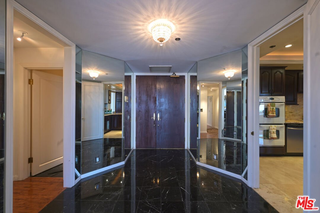 Condo in Los Angeles, California, United States 4 - 18698923
