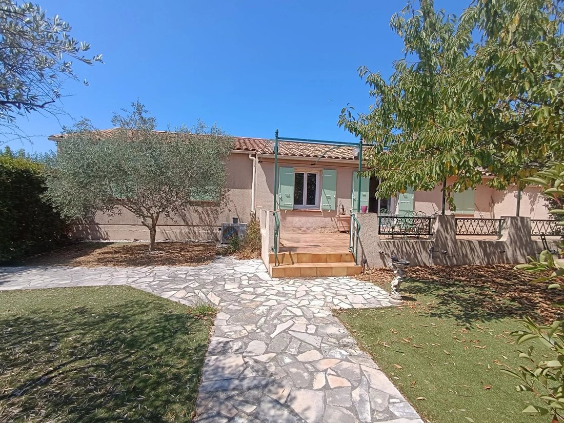 House in La Môle, Provence-Alpes-Côte d'Azur, France 1 - 18696091