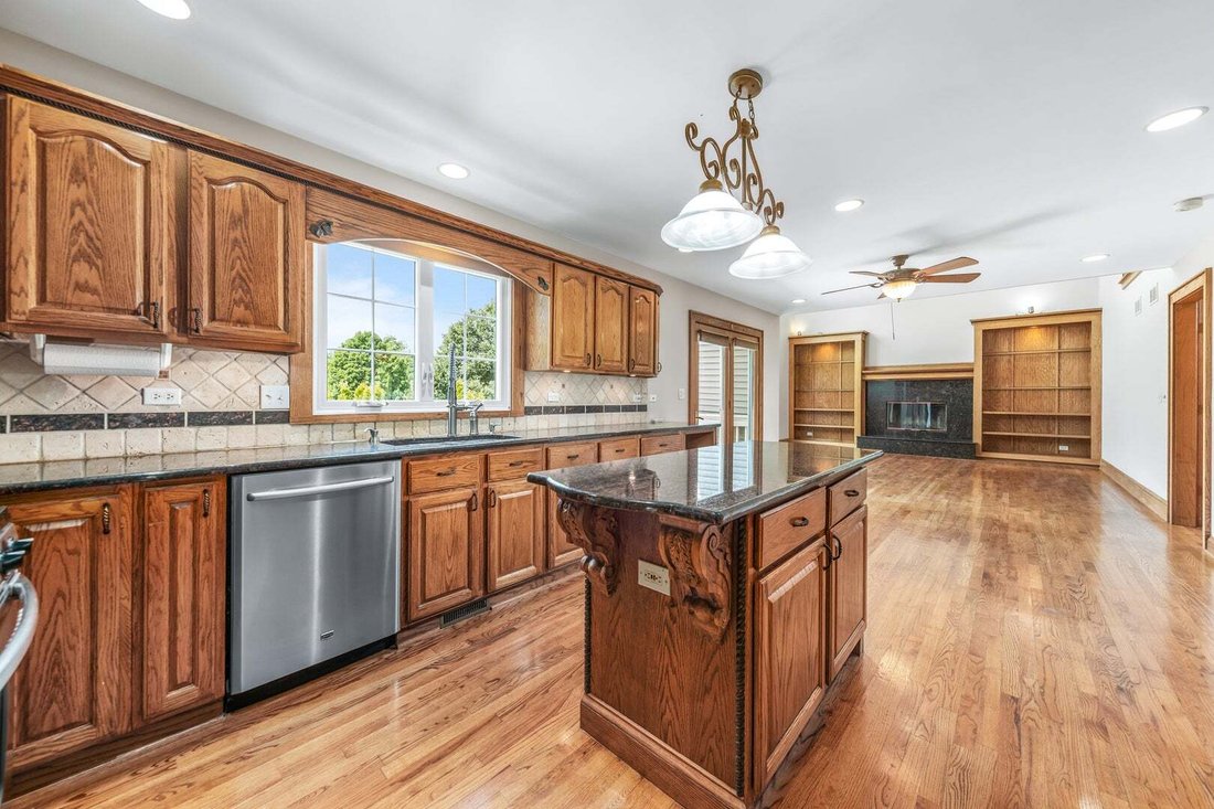 House in Bolingbrook, Illinois, United States 4 - 18697706