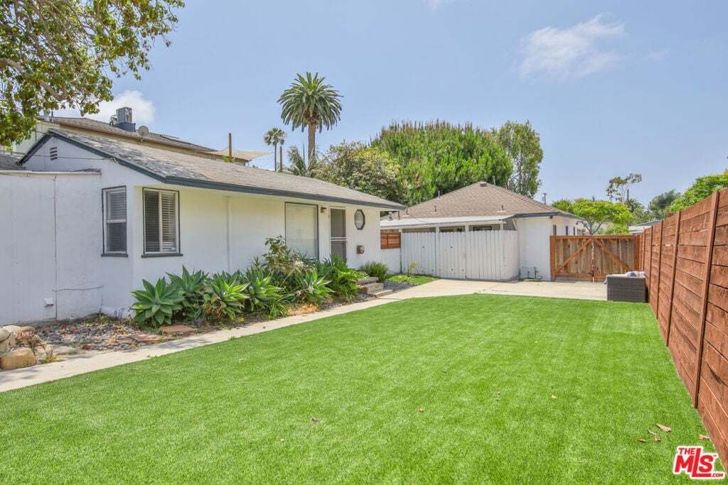 Santa Monica, California, United States 1 - 18697069