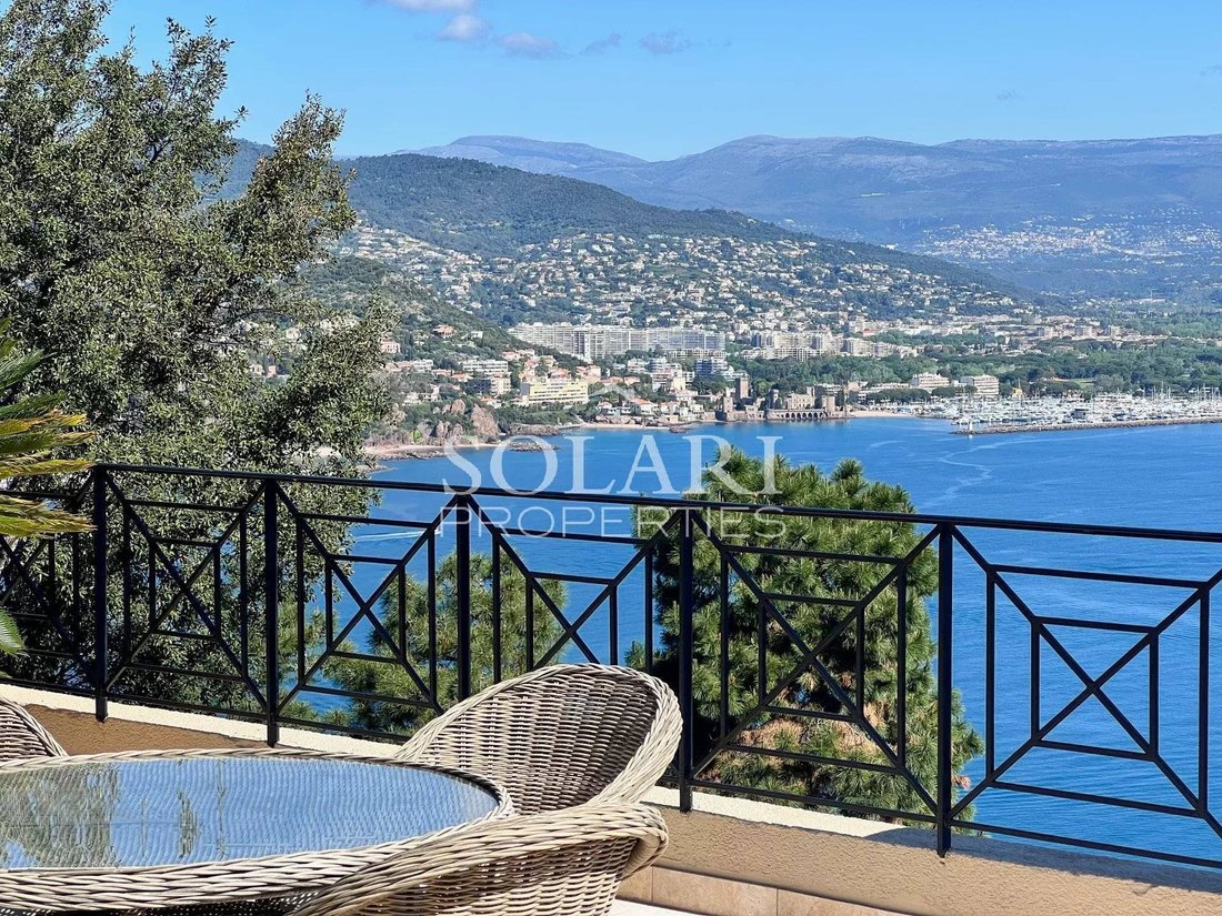 Villa in Théoule-sur-Mer, Provence-Alpes-Côte d'Azur, France 1 - 15663989