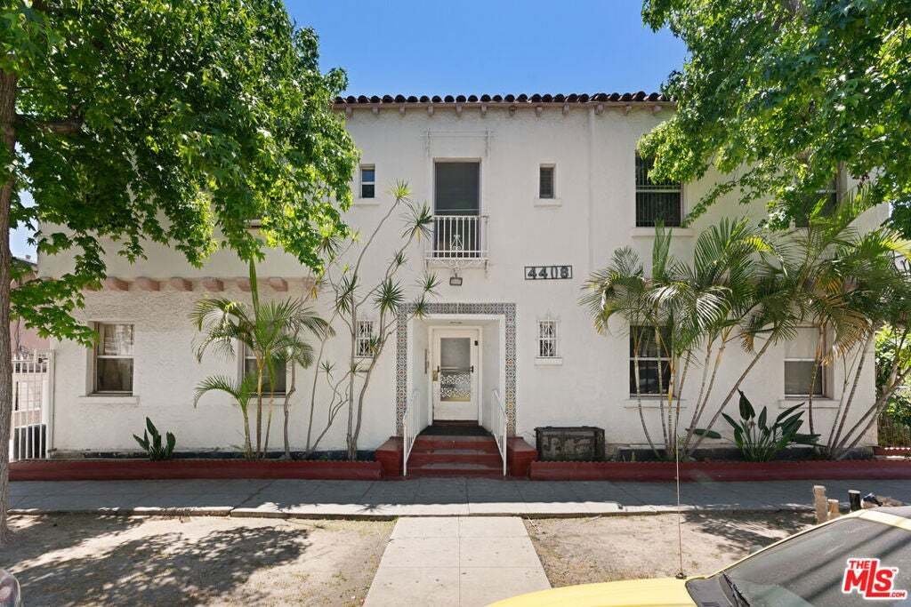 Los Angeles, California, United States 1 - 18697056