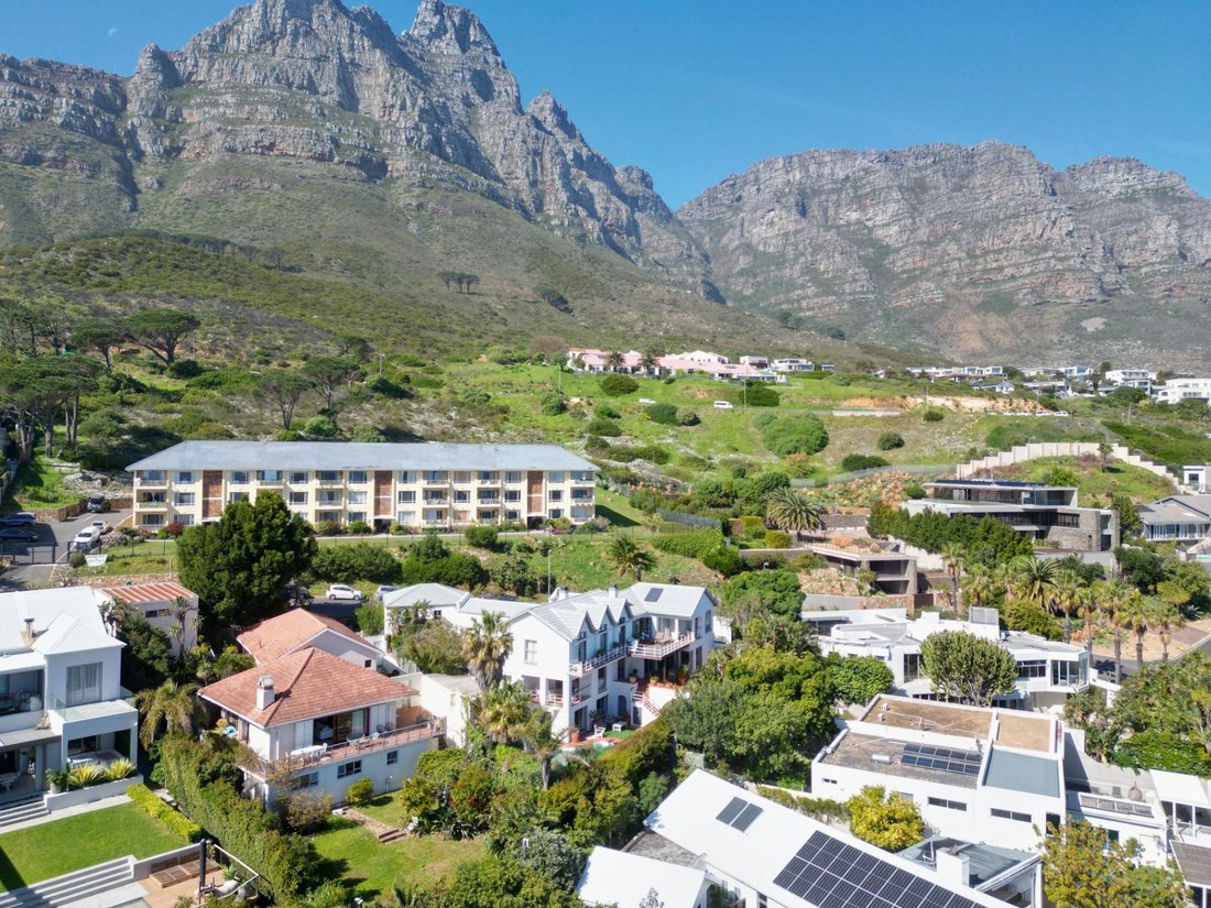 House in Camps Bay, Cape Town, South Africa 2 - 18699103