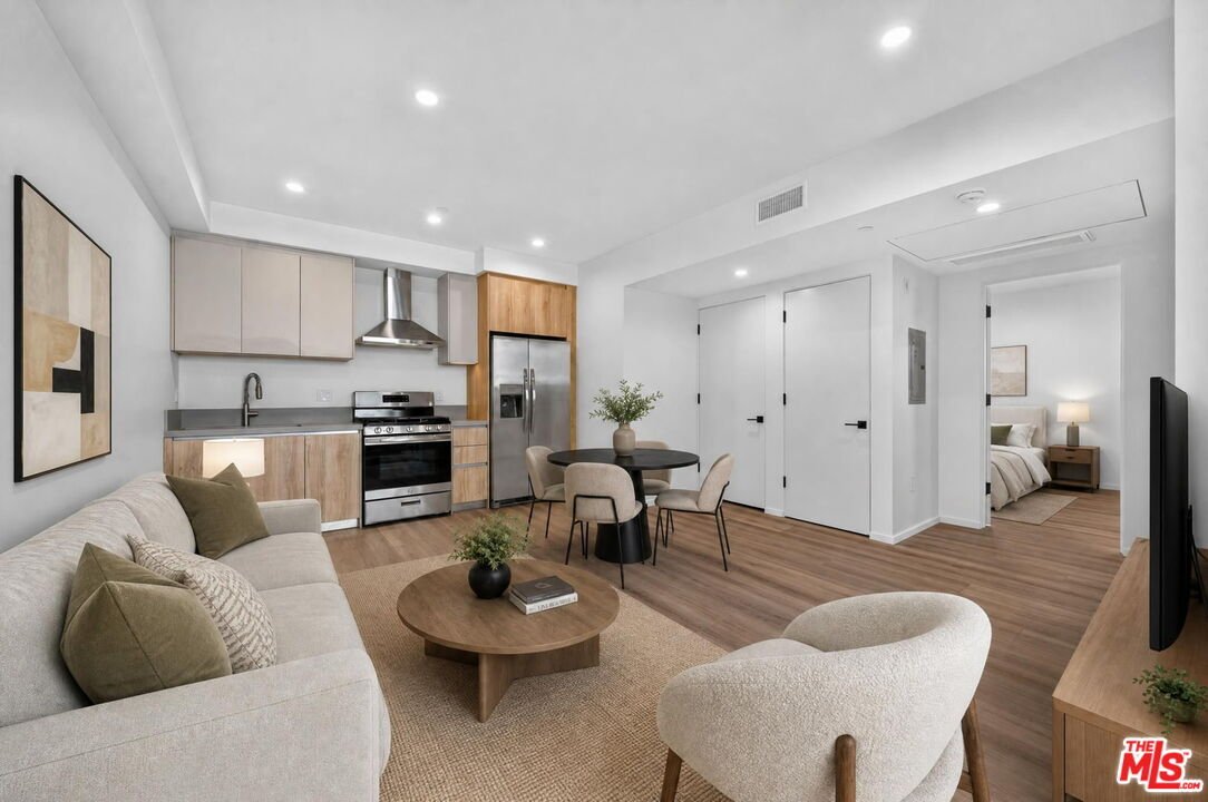 Santa Monica, California, United States 3 - 18698992