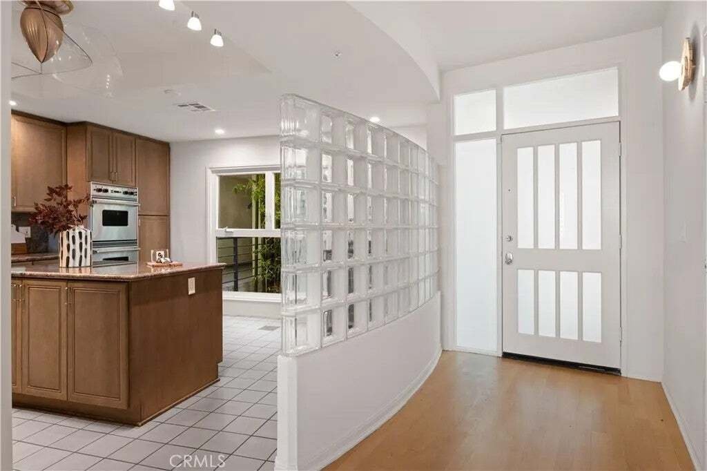 Condo in Santa Monica, California, United States 3 - 18698280