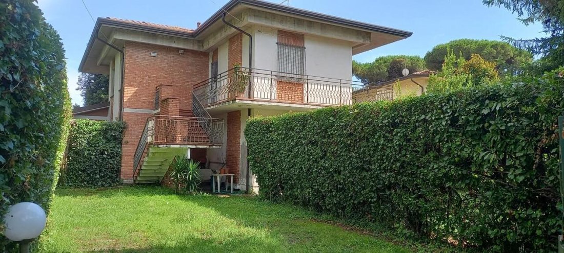 Casa di campagna a Centro, Massa, Italia 1 - 18698105