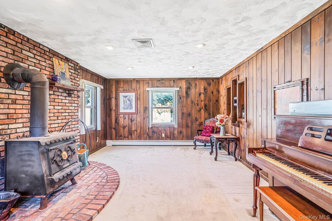 House in Lake Grove, New York, United States 5 - 18698957