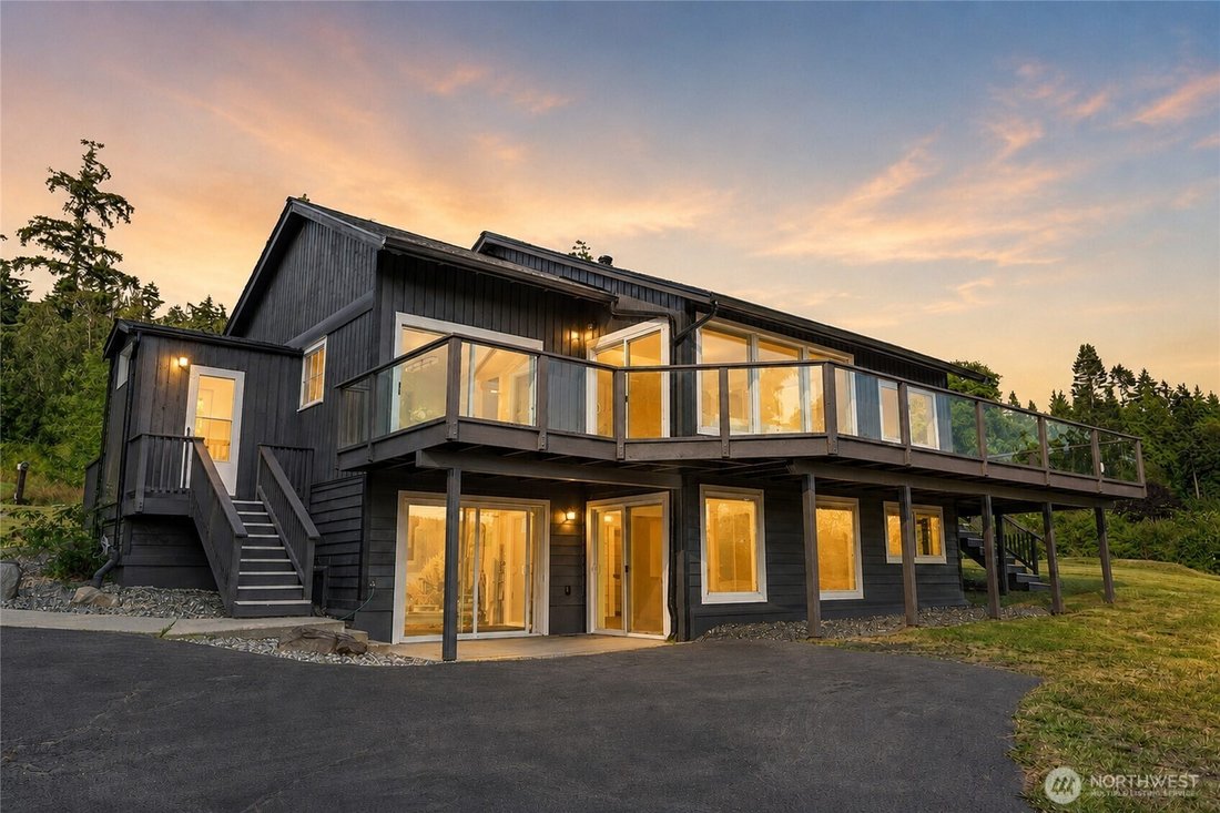 House in Anacortes, Washington, United States 1 - 18698120