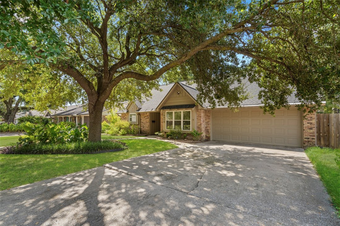 House in Houston, Texas, United States 3 - 18696130