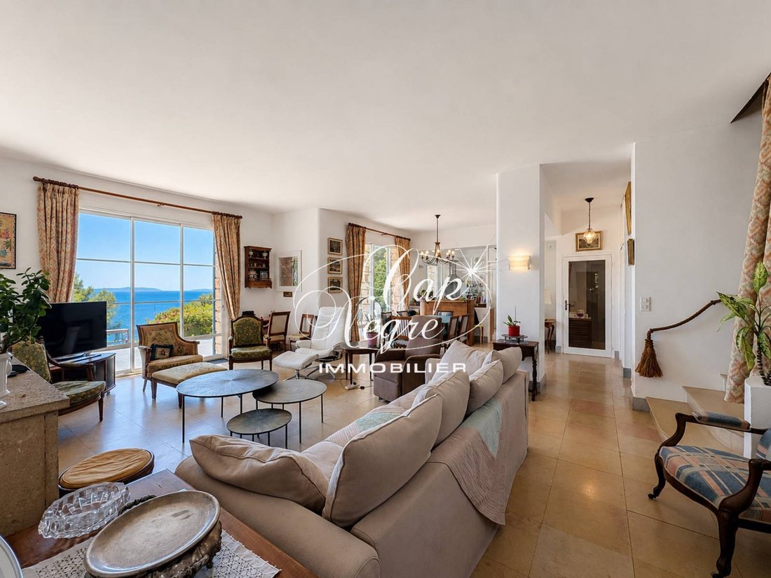 Estate in Le Lavandou, Provence-Alpes-Côte d'Azur, France 3 - 18659743