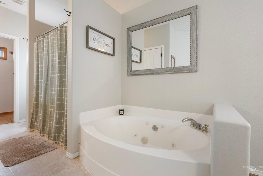 House in Nampa, Idaho, United States 5 - 18698089