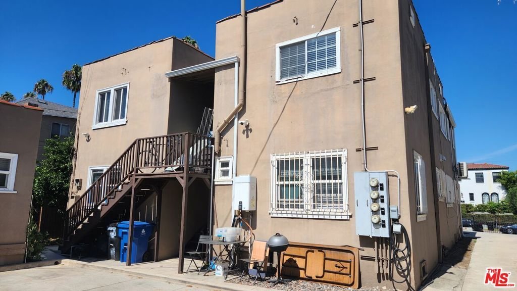 Los Angeles, California, United States 2 - 18697064