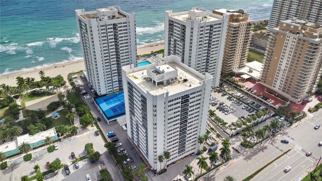 Condo in Hallandale Beach, Florida, United States 3 - 18697329
