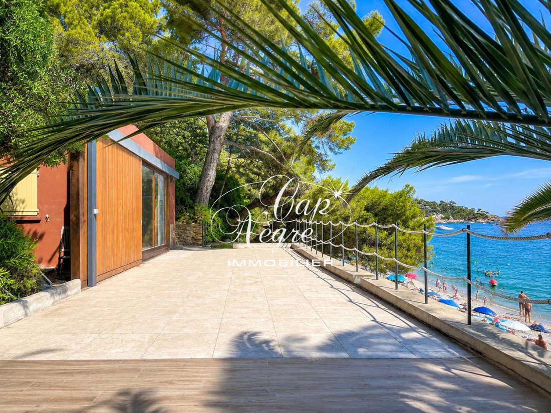 Estate in Le Lavandou, Provence-Alpes-Côte d'Azur, France 1 - 18659743